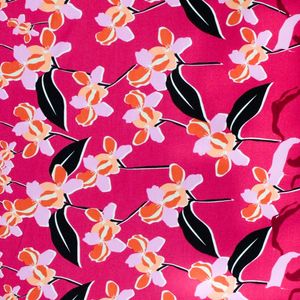 Viscose Estampada - Flores no Fundo Rosa Estampa Barrada (1,50 Larg)